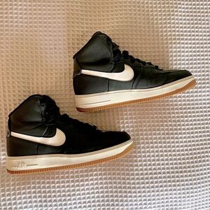 Nike Wmns 9.5 Air Force 1 High Sculpt Black Gum
